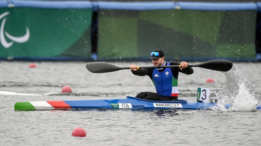 federico mancarella in canoa