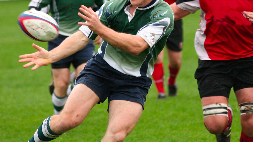 Rugbisti giocano una partita di rugby.