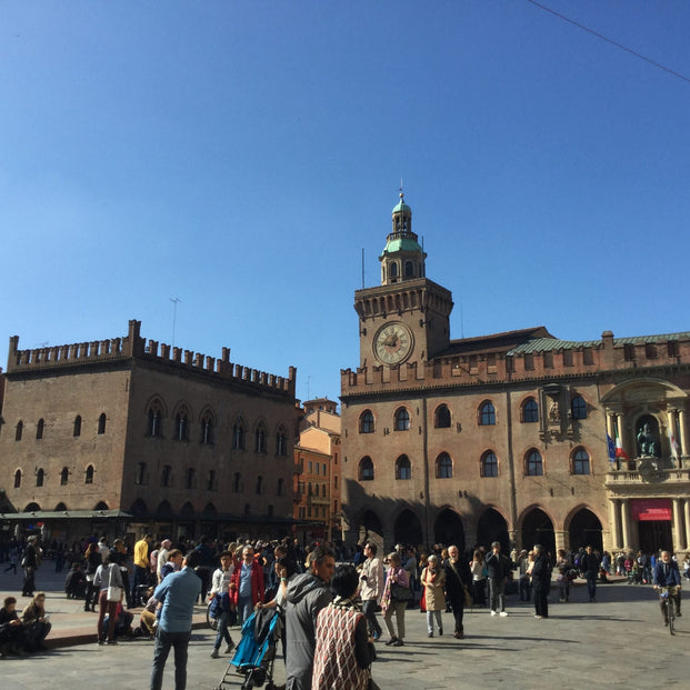 Piazza Maggiore a Bologna sotto le feste